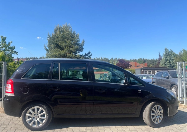 Opel Zafira cena 21900 przebieg: 227000, rok produkcji 2010 z Łuków małe 631